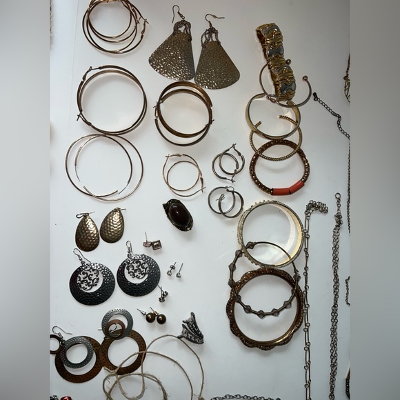 Jewelry mixed lot bag, marked or unmarked, about 2.5lb - Picture 5 of 16